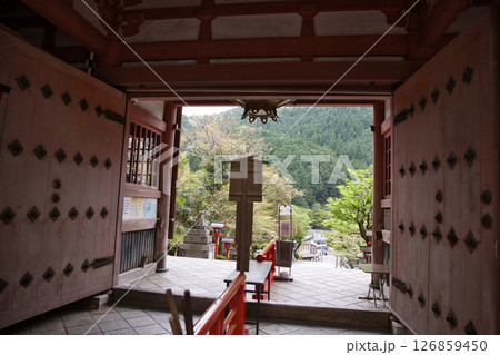 鞍馬寺 趣のある仁王門8 鞍馬寺 趣のある仁王門8 126859450