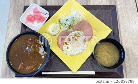 サービスエリアで食べる朝食 サービスエリアで食べる朝食 126859799