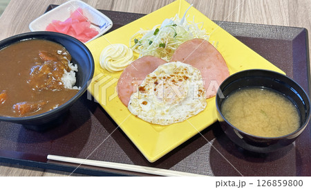 サービスエリアで食べる朝食 サービスエリアで食べる朝食 126859800