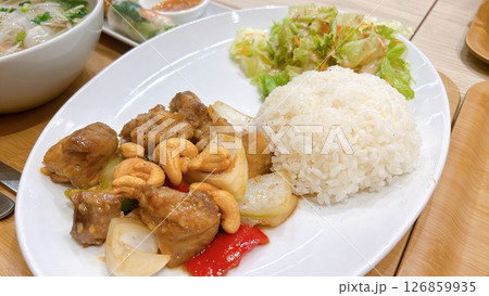 カシューナッツと鶏肉の炒め物 126859935