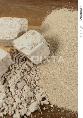 Comparison of Fresh Wet Yeast and Granular Dry Active Yeast. Comparison of Fresh Wet Yeast and Granular Dry Active Yeast. 126860871