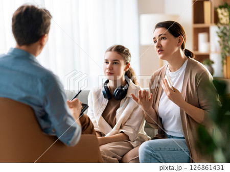 Consultation of the patient with a psychologist 126861431