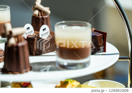 ガトーショコラとムースの盛り合わせ 126862806