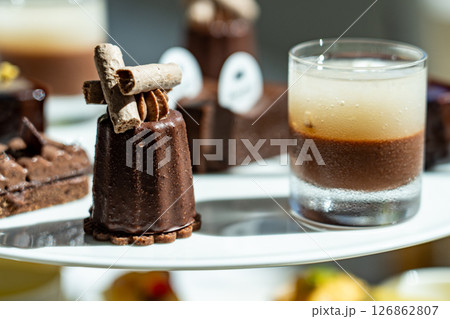 チョコレートスイーツの盛り合わせ チョコレートスイーツの盛り合わせ 126862807