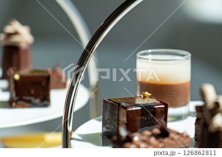 濃厚チョコレートスイーツ盛り 126862811