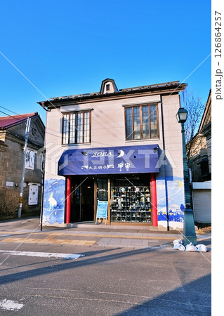 小樽堺町通り商店街の風景 126864257