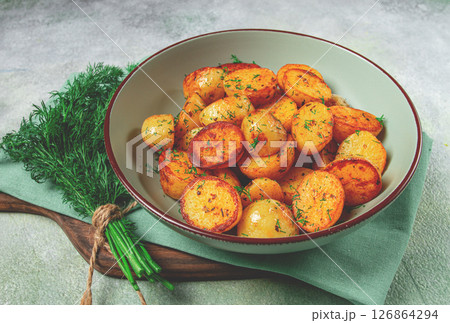 Baked new potatoes, with butter and dill, homemade, no people, Baked new potatoes, with butter and dill, homemade, no people, 126864294