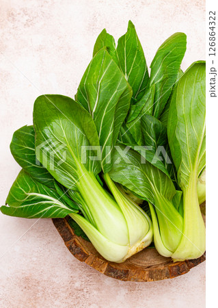 Fresh bok choy, close-up, in a wooden bowl, top view, no people, 126864322