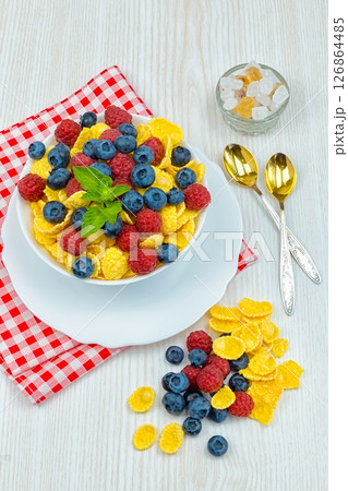 breakfast of cornflakes and berries 126864485
