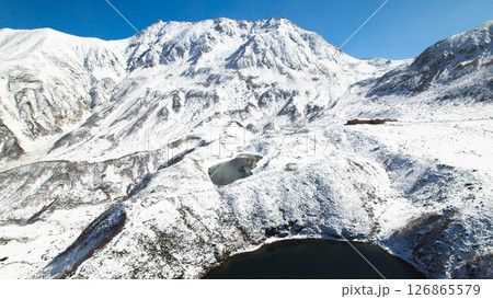 空撮 立山室堂平雪景色ミクリガ池と立山連峰 空撮 立山室堂平雪景色ミクリガ池と立山連峰 126865579