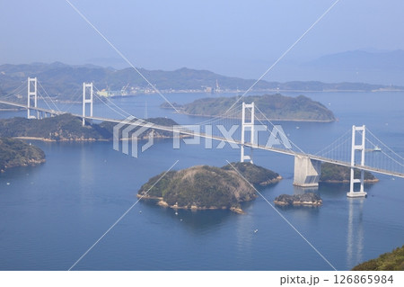春霞の来島海峡大橋と瀬戸内海-3 126865984