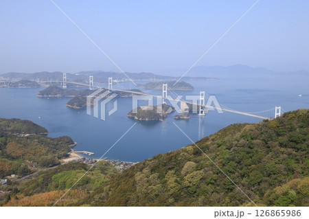 春霞の来島海峡大橋と瀬戸内海-1 春霞の来島海峡大橋と瀬戸内海-1 126865986