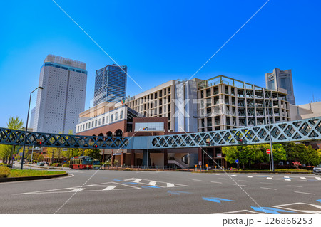 神奈川県　横浜市　新港サークルウォーク 126866253