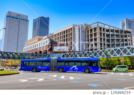 神奈川県　横浜市　新港サークルウォーク 126866254