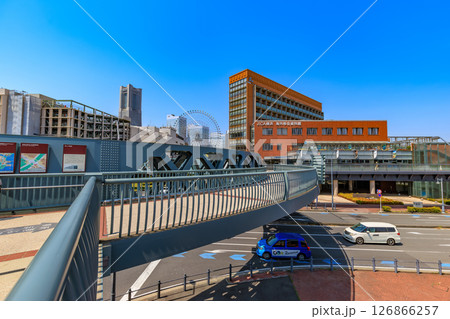 神奈川県　横浜市　新港サークルウォーク 126866257