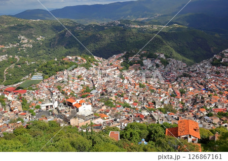 中米メキシコの観光地タスコの街並み 126867161