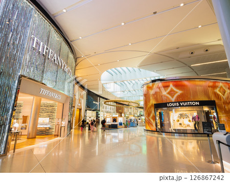 空港・出発ロビー・免税店イメージ　シドニー国際空港 126867242