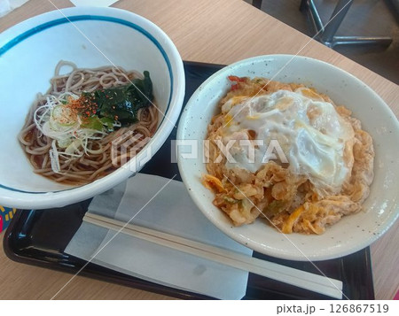 埼玉県民のソールフード!? アノうどん屋さんの…『ミニかき揚げ丼とハーフそば』 126867519