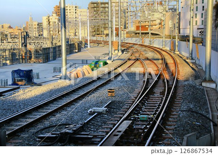 下り線の高架化を控えた『とうきようスカイツリー駅と電留線』 下り線の高架化を控えた『とうきようスカイツリー駅と電留線』 126867534