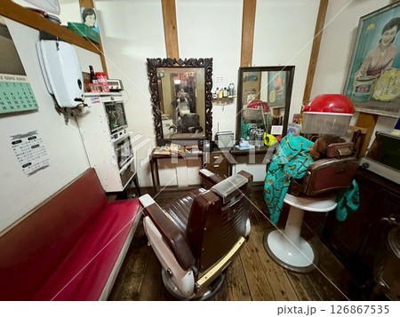 レトロな美容室 レトロな美容室 126867535
