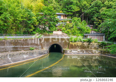 琵琶湖疏水　諸羽トンネル出口　京都市 126868146