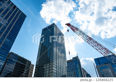 建設工事が続く東京大手町周辺 2025.04　a-1 126868225