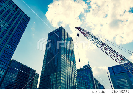 建設工事が続く東京大手町周辺 2025.04　a-3 暖色寒色強調 126868227