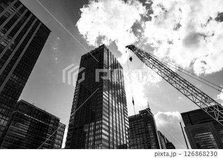 建設工事が続く東京大手町周辺 2025.04　a-6 モノクロ 126868230