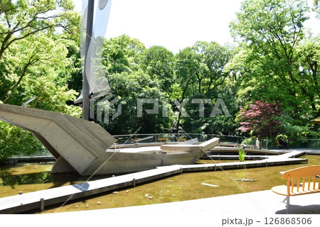 名古屋市 熱田神宮のくさなぎ広場と新緑 名古屋市 熱田神宮のくさなぎ広場と新緑 126868506