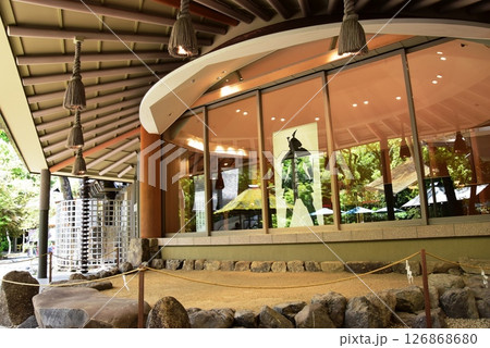 名古屋市　熱田神宮くさなぎ広場の草薙館 126868680