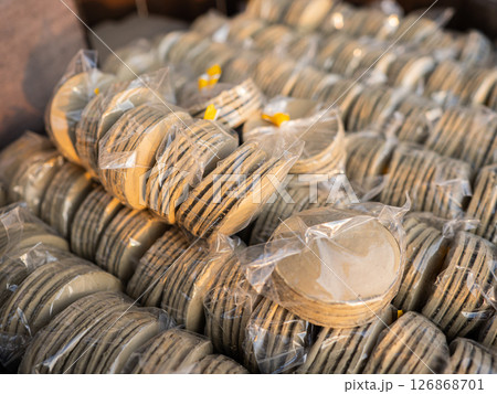 観光地のかわらけ投げ　瓦投げ 126868701