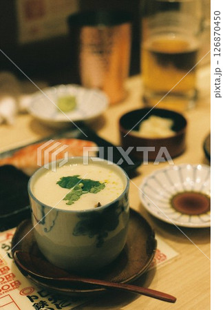 小料理屋の食卓 126870450