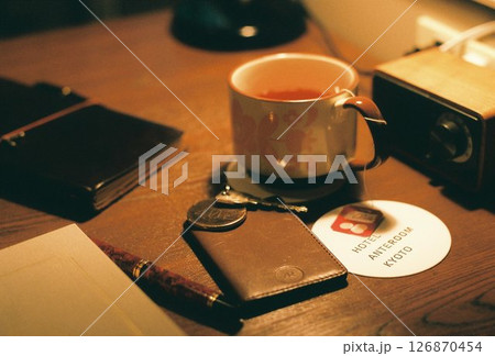 ホテルの部屋で飲む紅茶 ホテルの部屋で飲む紅茶 126870454