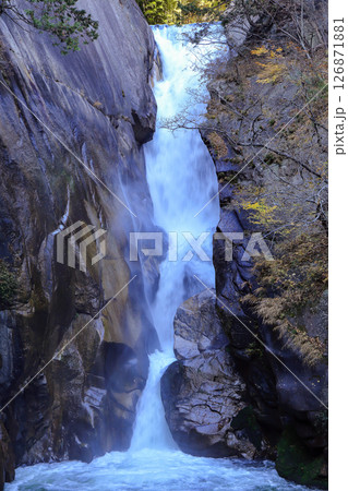 国の特別名勝　昇仙峡荒川源流の仙娥滝 126871881