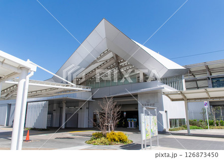 幕張豊砂駅の駅舎 126873450