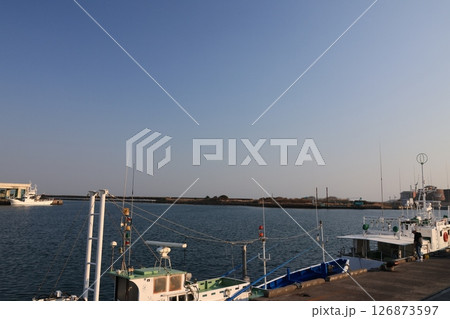 茨城県ひたちなか市那珂湊漁港の風景 126873597
