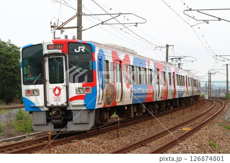 ［JR-W］山陽本線213系電車（大阪・関西万博ラッピング列車） 126874801