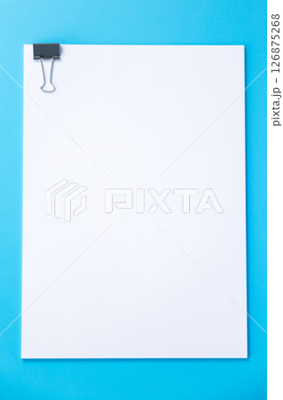 クリップに挟んだ資料 クリップに挟んだ資料 126875268