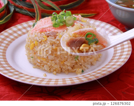 チャーハン レンゲ持ち上げ チャーハン レンゲ持ち上げ 126876302