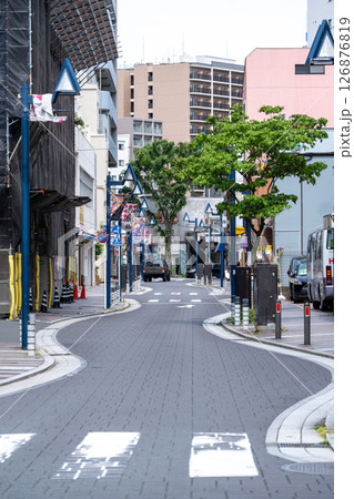横須賀市 異国情緒満喫 ドブ板通り商店街の風景 横須賀市 異国情緒満喫 ドブ板通り商店街の風景 126876819