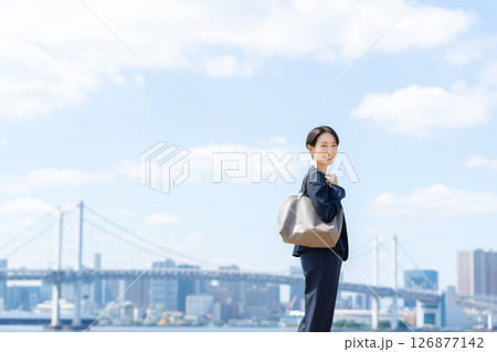 女性　ビジネス 126877142