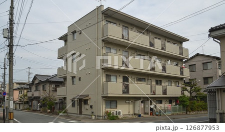 マンションのある街並み 126877953
