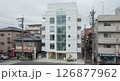 夕日が沈む住宅街 126877962