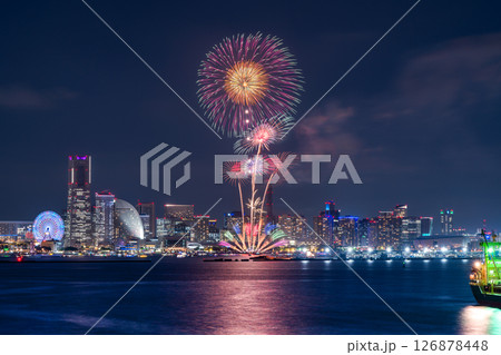 《神奈川県》横浜開港祭・打上花火 126878448