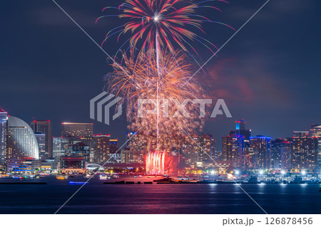 《神奈川県》横浜開港祭・打上花火 《神奈川県》横浜開港祭・打上花火 126878456