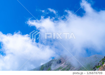 【夏山登山】夏の乗鞍岳の登山風景【長野県】 【夏山登山】夏の乗鞍岳の登山風景【長野県】 126878709
