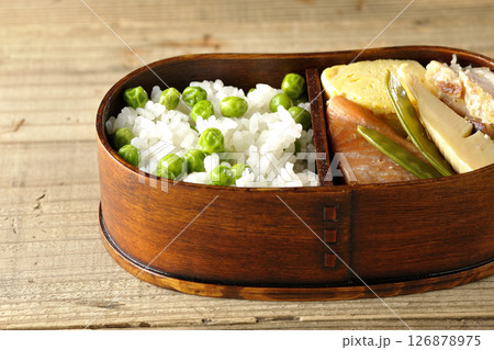 おかずたっぷり豆ご飯弁当 126878975