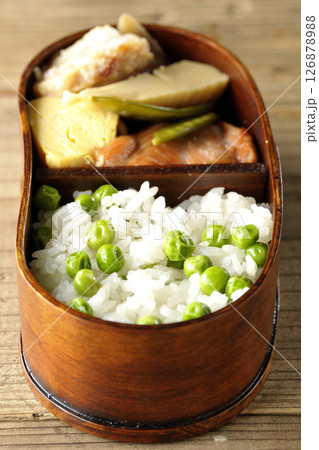 おかずたっぷり豆ご飯弁当 126878988