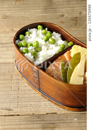 おかずたっぷり豆ご飯弁当 126878996