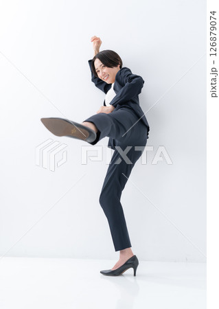 女性　ビジネス 126879074